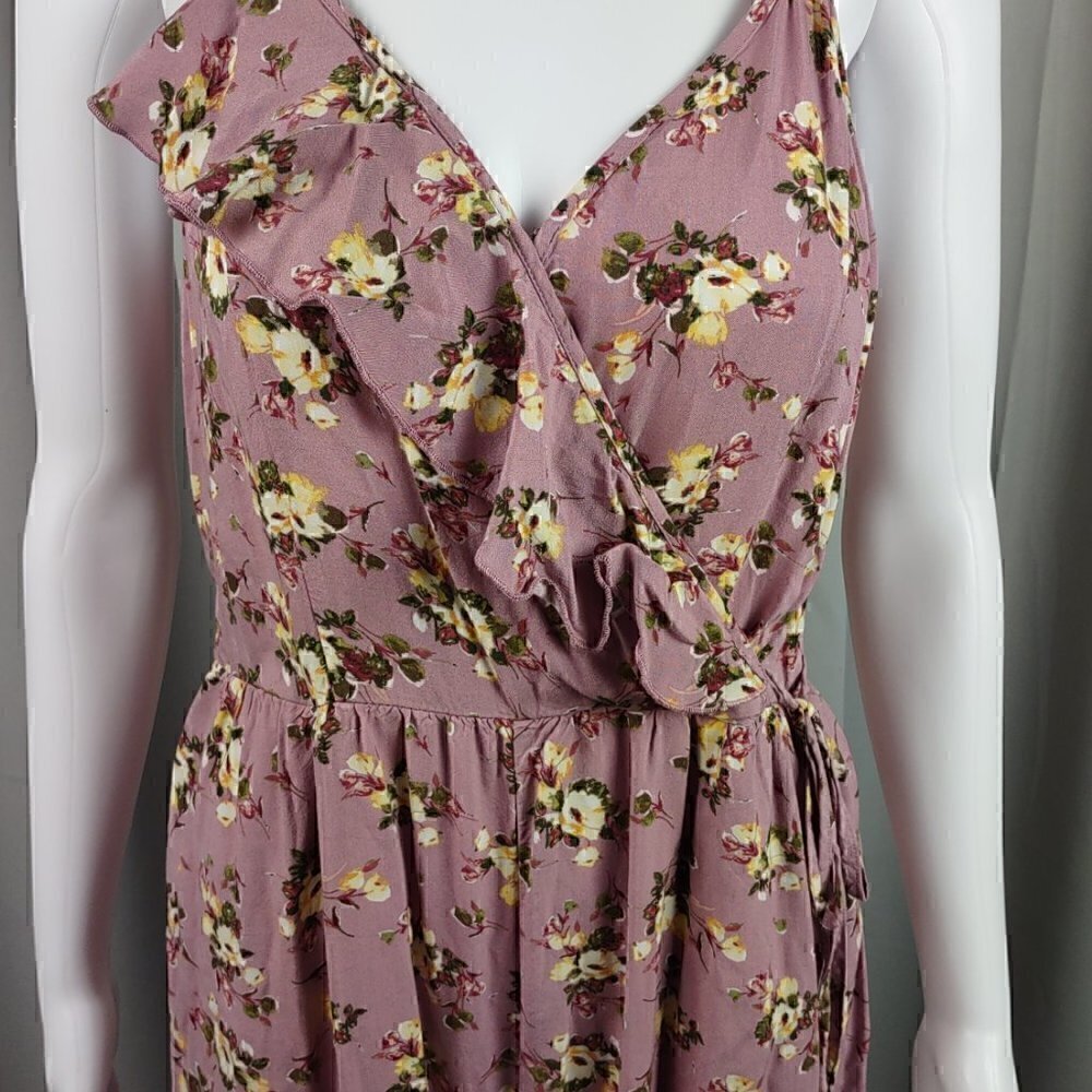 Xhilaration Mauve Floral Ruffle Strappy Cropped Wide Leg Jumpsuit Size Large - Picture 2 of 10